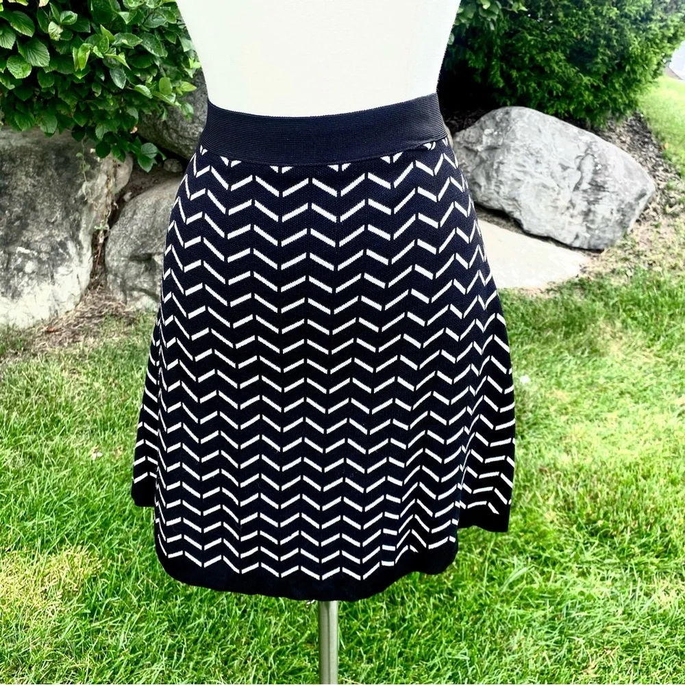Olive & Oak Knit Skirt - Picture 1 of 14